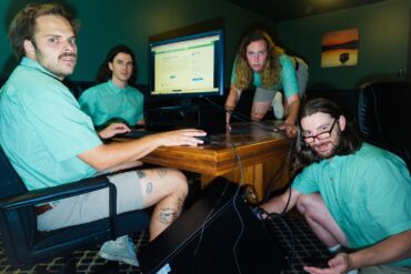 Peach Pit 'Magpie' © Mackenzie Walker