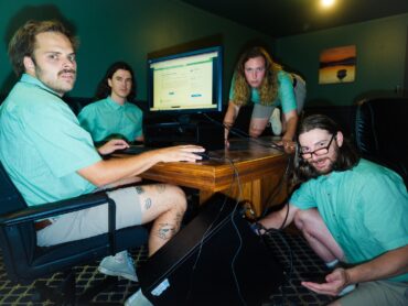 Peach Pit 'Magpie' © Mackenzie Walker