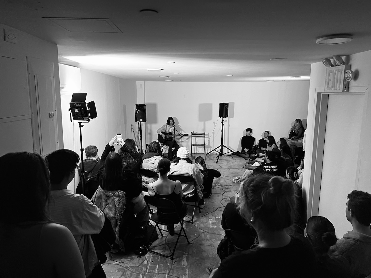 Anna Shoemaker at the PRIV.Y Pop-Up © Noah Berghammer