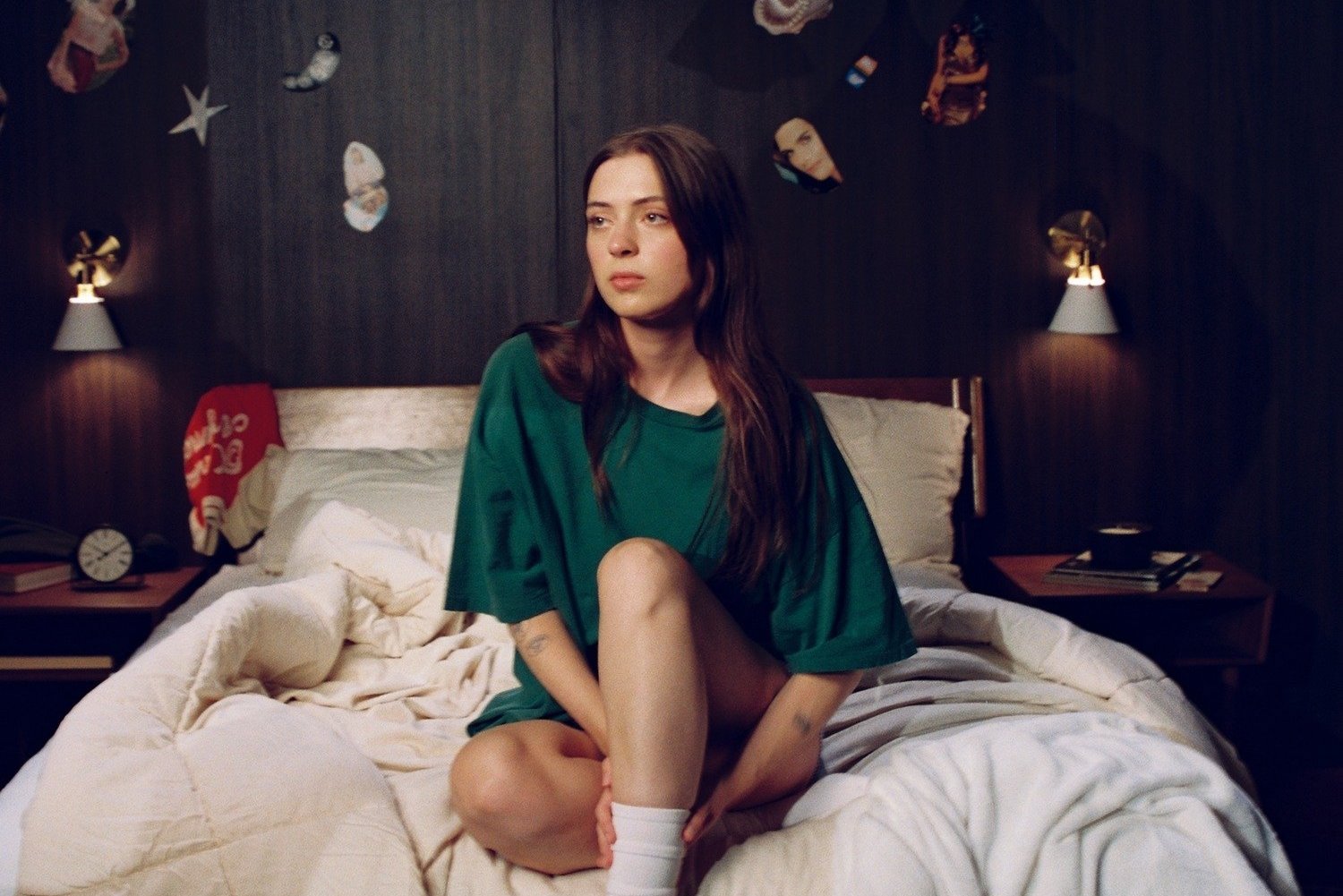 Listen Up!―20の場面で学ぶ実践リスニング (CD付) Lizzy McAlpine's “Soccer Practice” Depicts the Complexities of