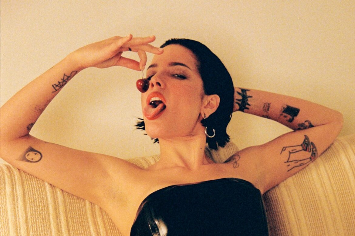 Halsey "safeword" © Sarah Pardini