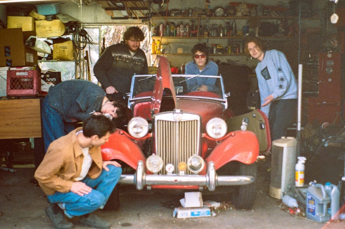 Sarah and the Sundays © Miles Ellisor