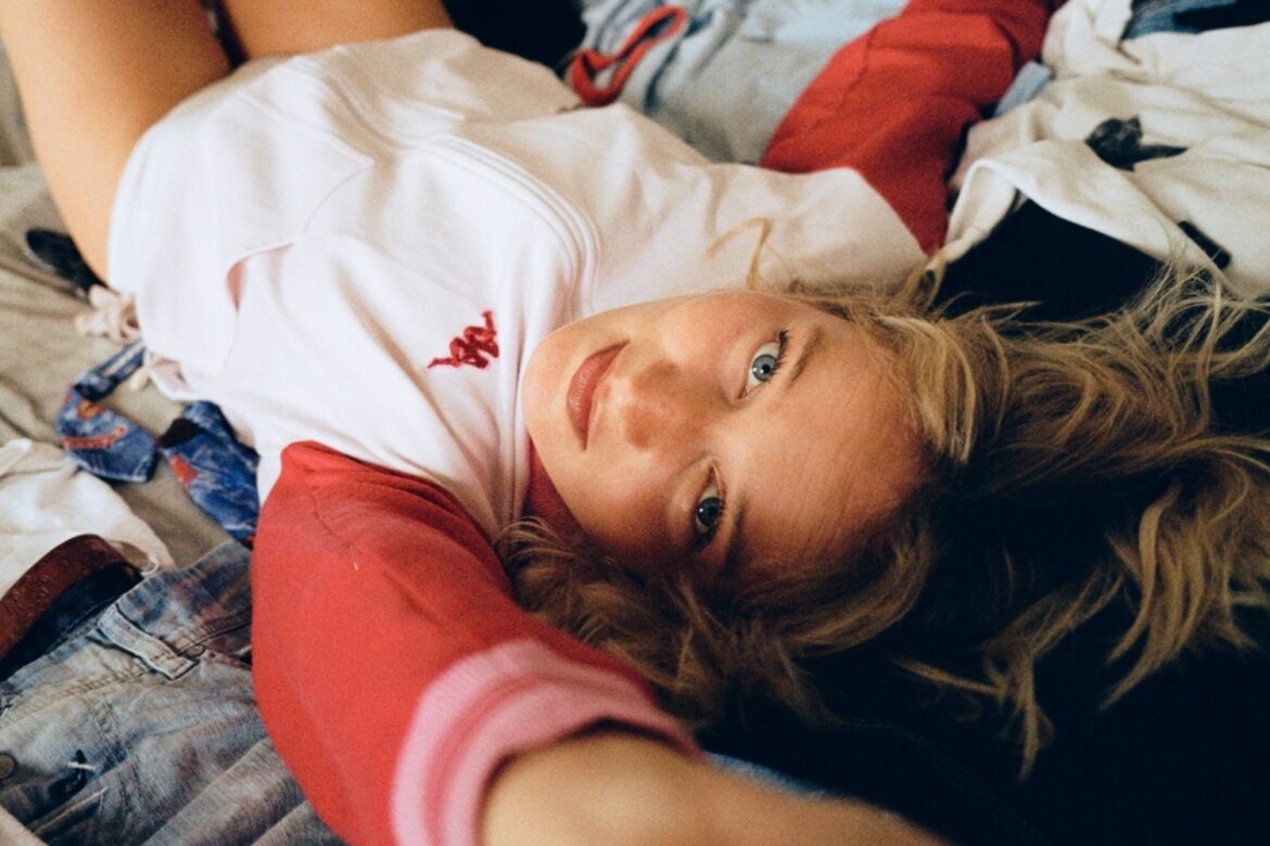 Jo Hill "ZOOM OUT" © Phoebe Fox