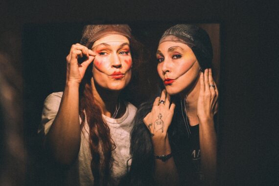 CocoRosie: (L) Sierra Casady, (R) Bianca Casady © Daria Miasoedova