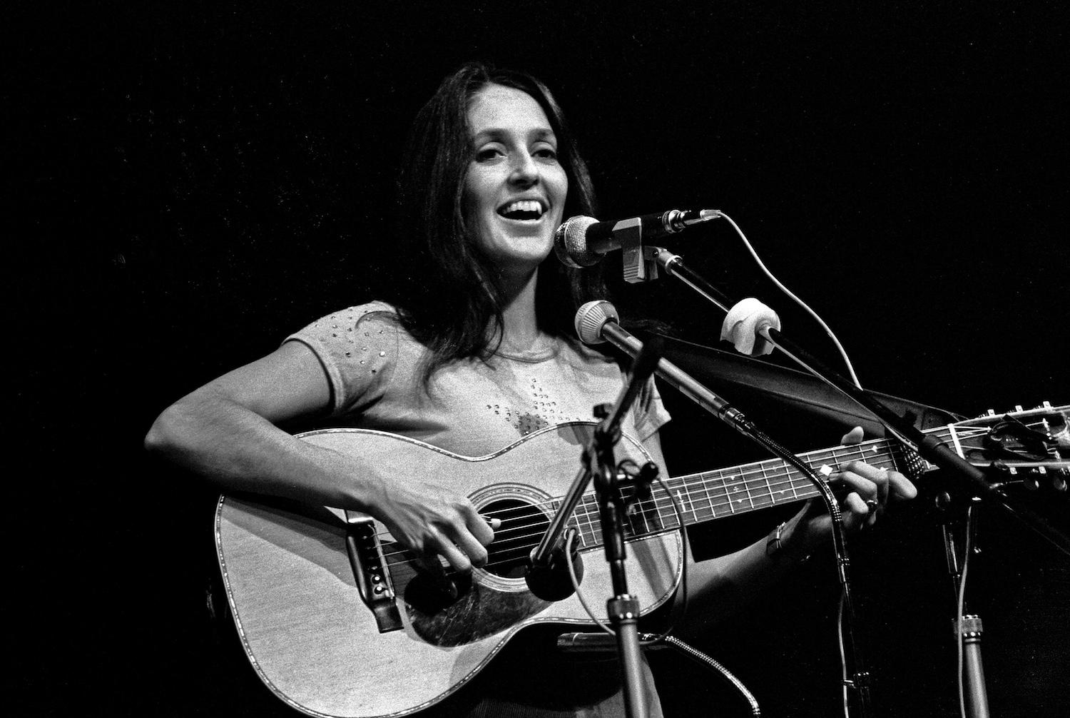 Joan Baez plays Hamburg, German, 1973