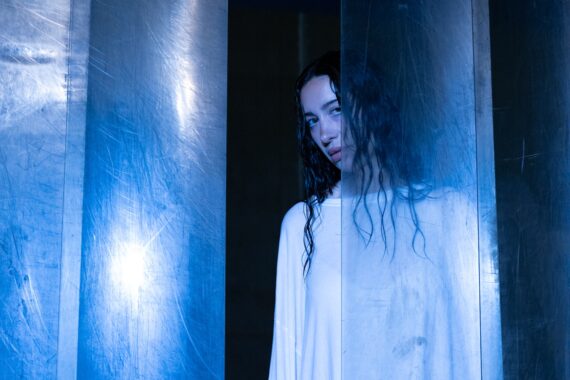 Julia Wolf 'PRESSURE' © Angelo Kritikos