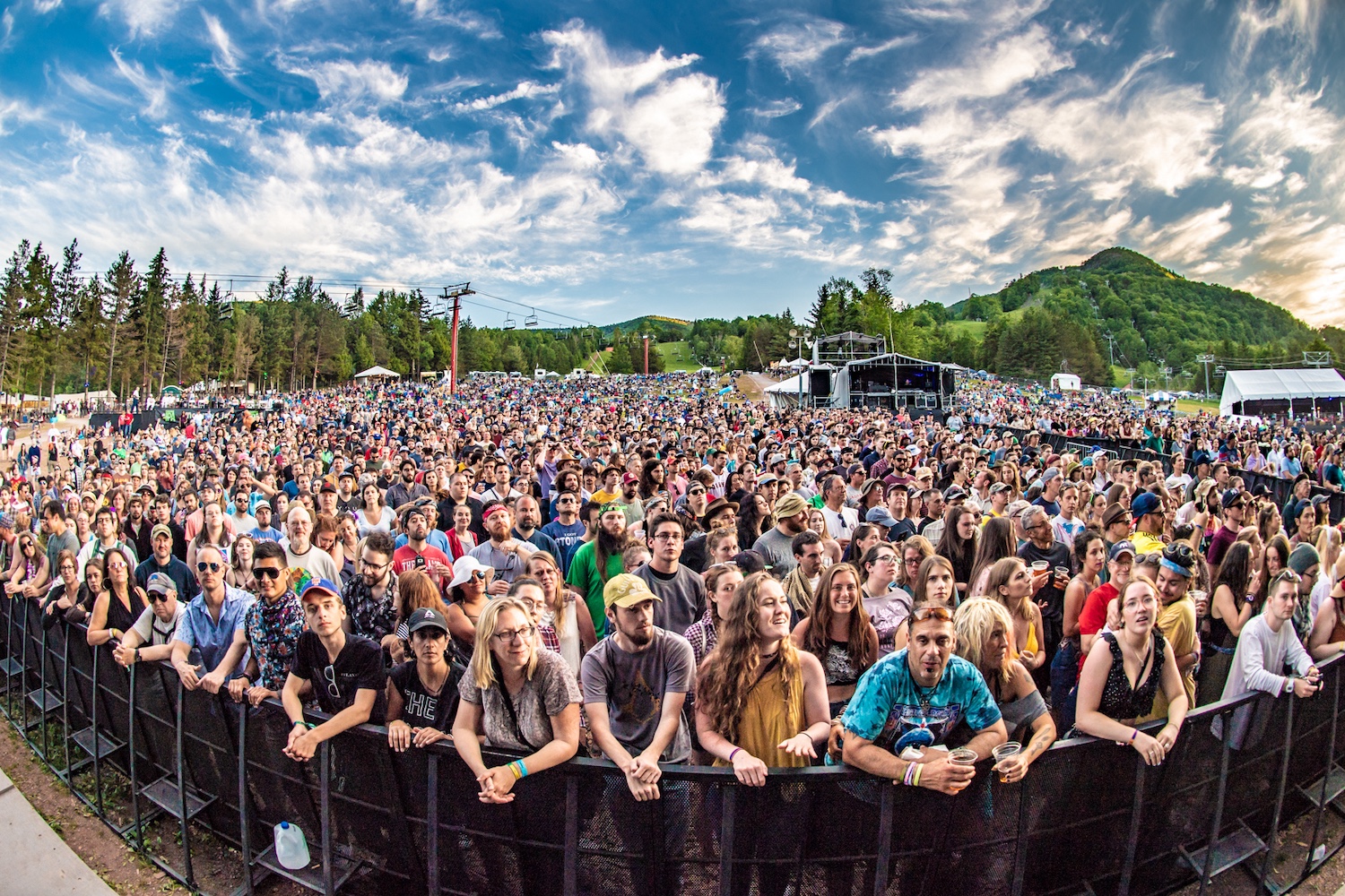 Mountain Jam's 2018 crowd © Tewey