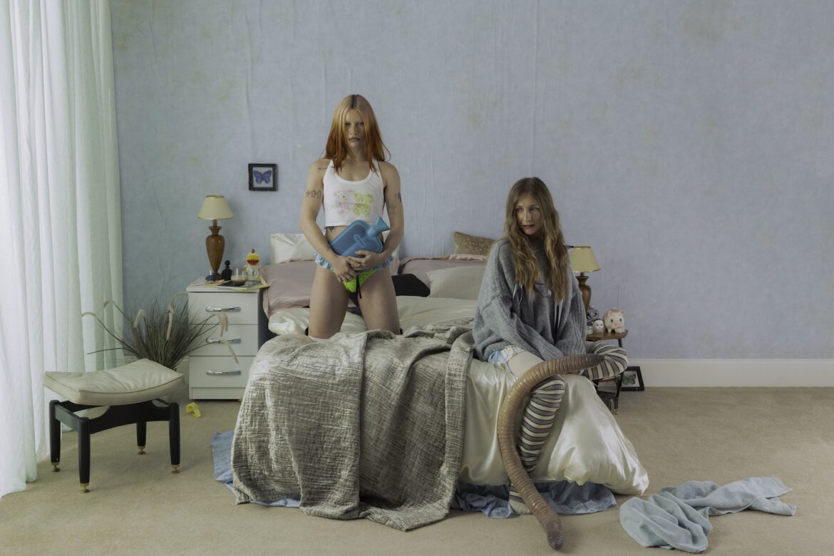 Wet Leg's founding members Rhian Teasdale and Hester Chambers © Iris Luz