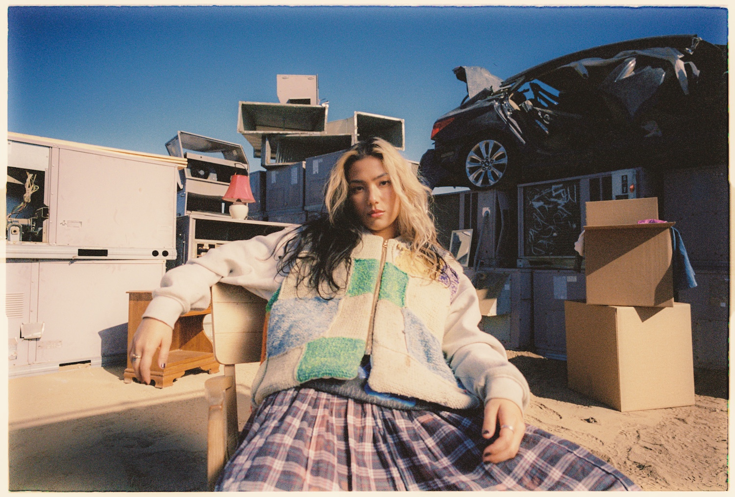 spill tab 'ANGIE' © Neema Sadeghi