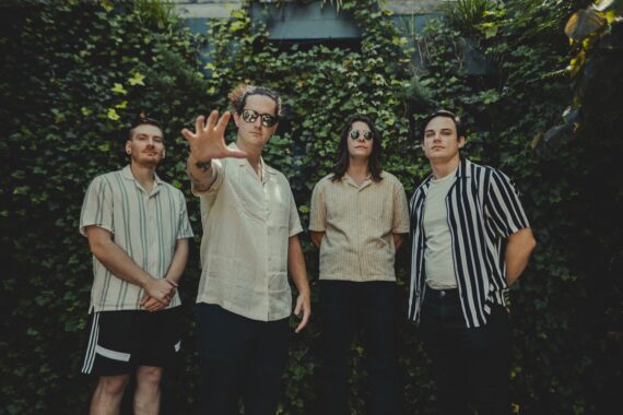 Neutral Snap © Bill Cardella