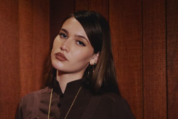 Sienna Spiro © Valentino Bornancini