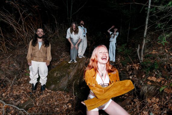 Wet Leg "davina mccall" © Alice Backham