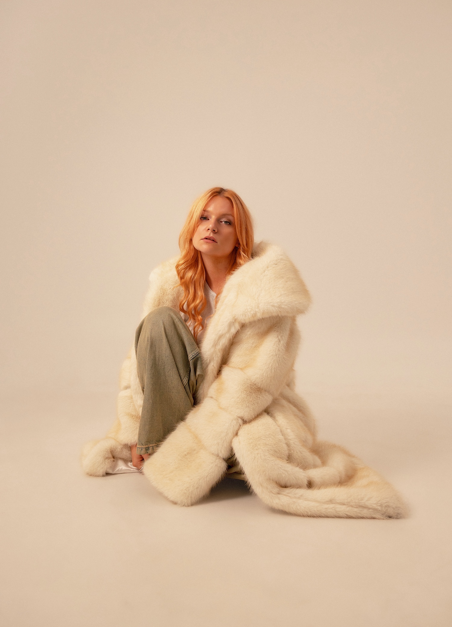 JESSIA "Therapy & Yoga" © Chase Hanssen