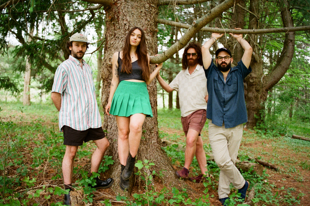 Coral Moons "Apartment" © Amber Layton