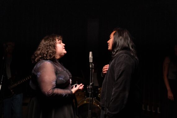 Siibii and Aysanabee "Body to Body" © Vera Oh