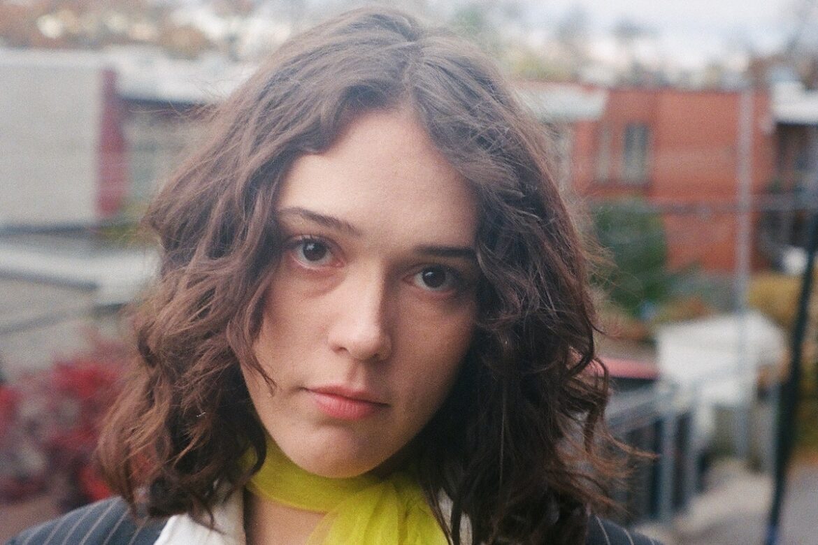 Alicia Clara 'Nothing Dazzled' © Taryn Fleischmann