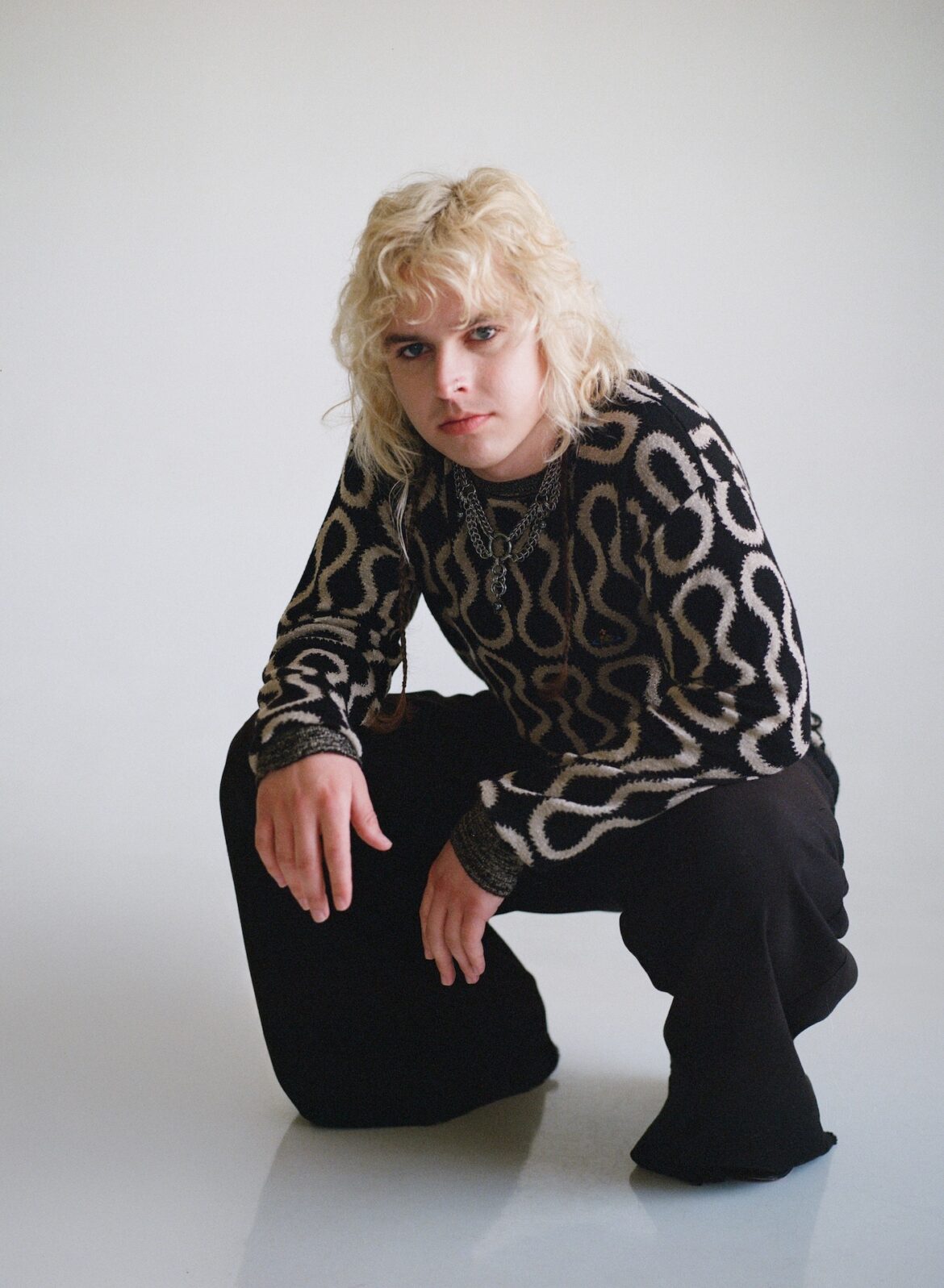 Total Control Magazine Trashy, Smoky, Fun, & Free: Mothé Redefines Pop on ‘Total Popstar ...