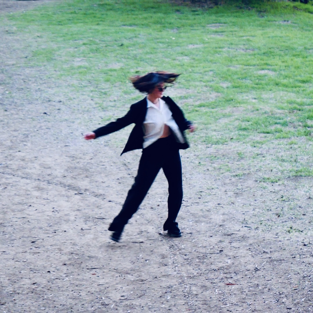 Izzy Outerspace "Closer" © 2025