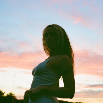 Sit Back Baby - néomí