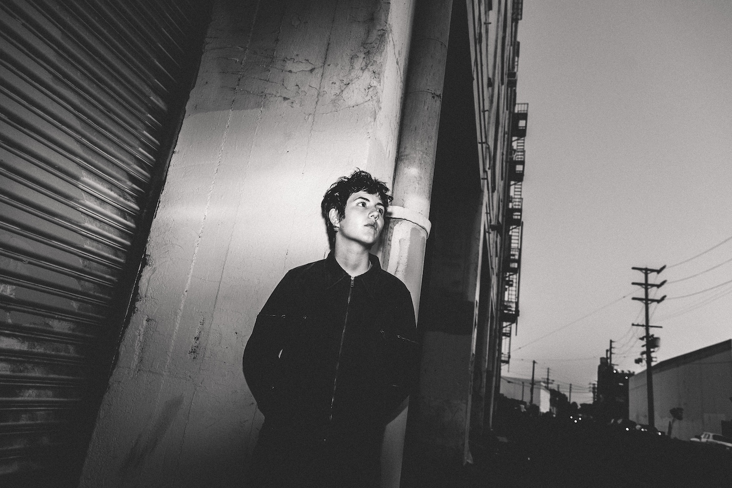 Deadbeat Girl © Ashley Crichton