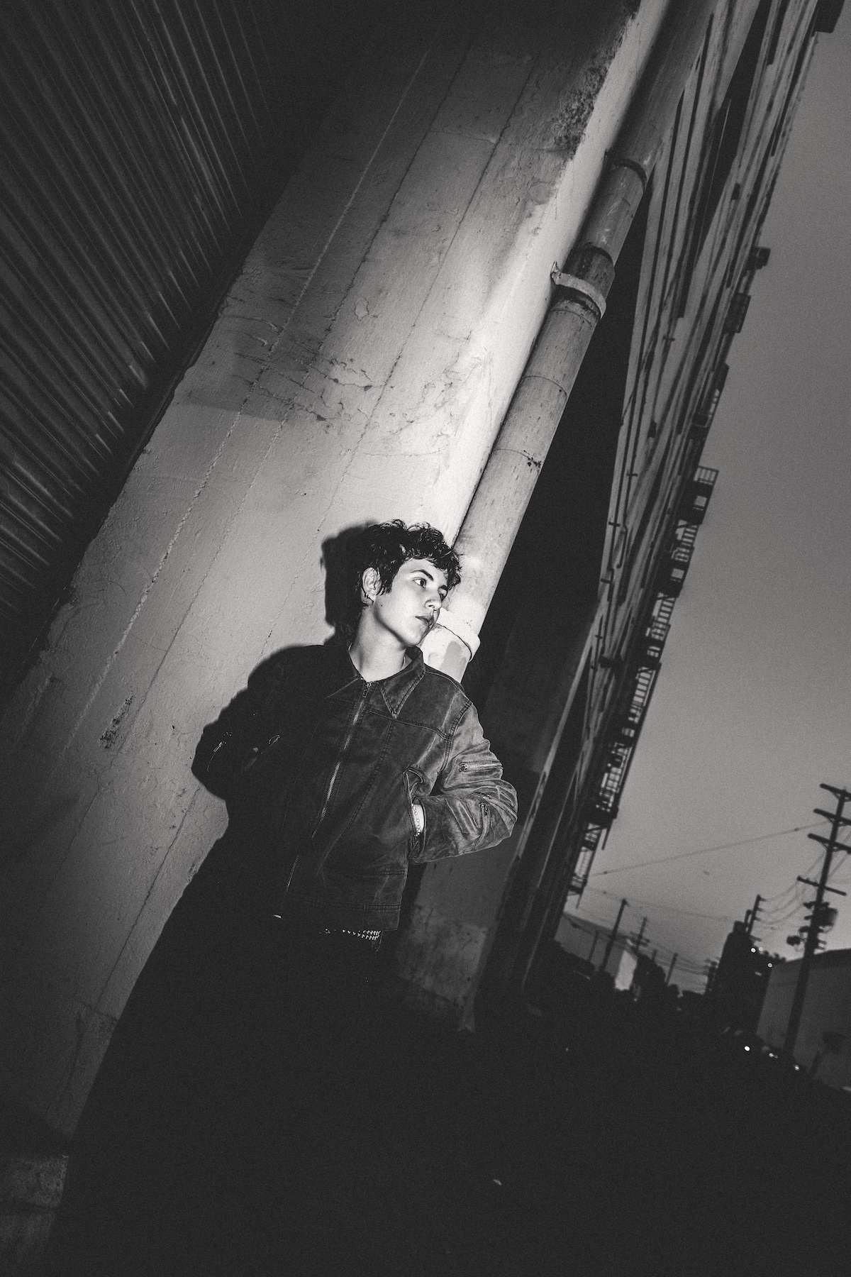 Deadbeat Girl © Ashley Crichton