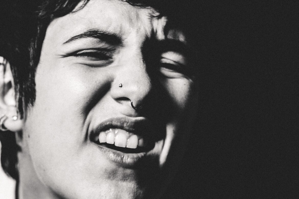 Deadbeat Girl 'Self-Destructor' © Ashley Crichton