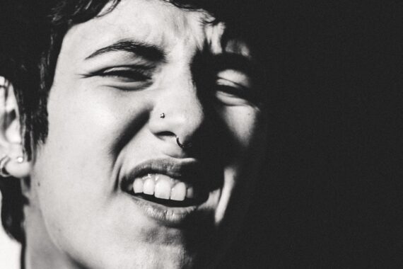 Deadbeat Girl 'Self-Destructor' © Ashley Crichton