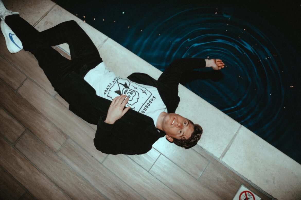 Van Scott "Turn Off the Tears" © Elaine Tantra