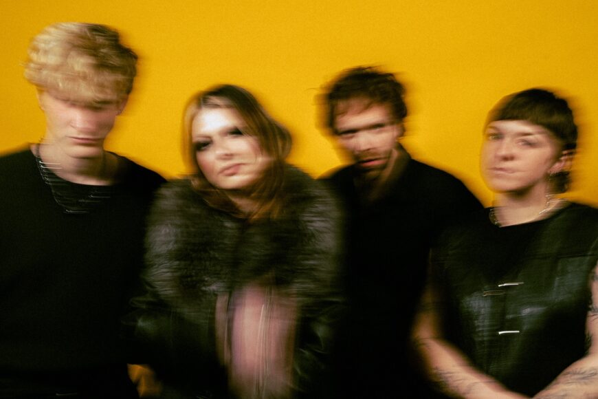 Yumi Zouma © Mikayla Hubert