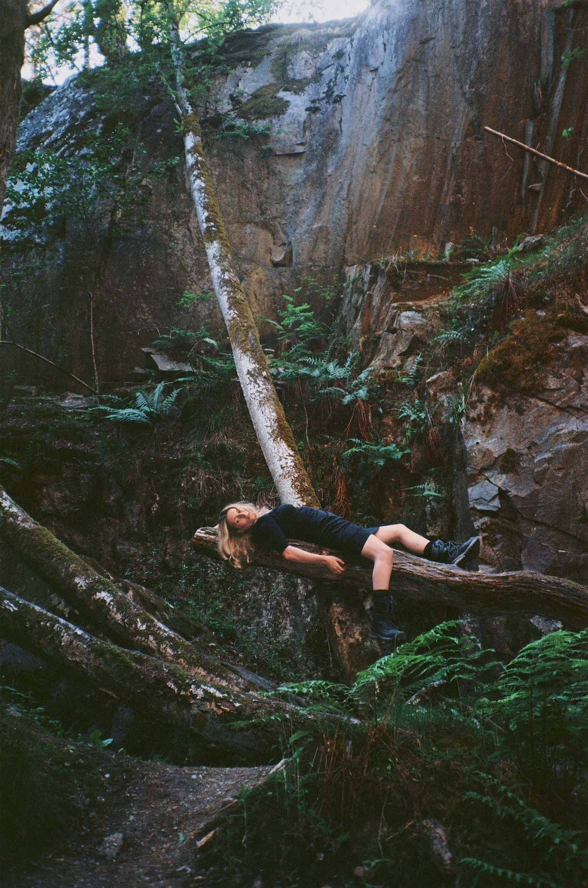 Bea Elmy Martin "Anouk" © Harry Hibbert