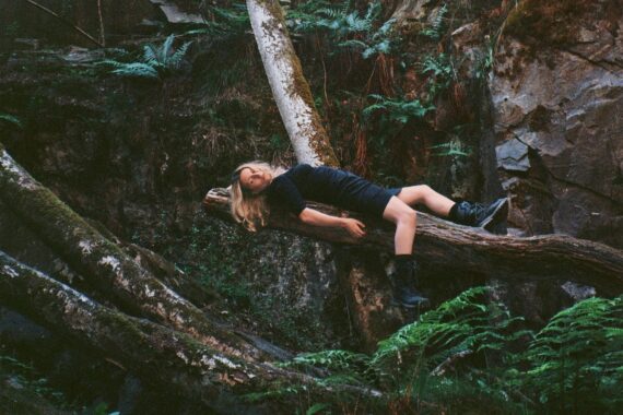 Bea Elmy Martin "Anouk" © Harry Hibbert