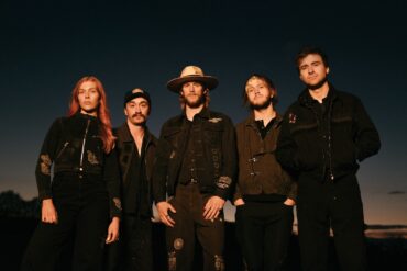 “Homegrown American Adventure”: HAPPY LANDING Turn Toward the Light on ‘Big Sun,’ a Bold and Expansive Folk Rock Triumph © Orchee Sorker