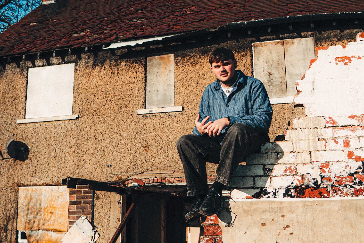 Oliver Pinder Shatters Halos in “Such an Angel,” an All-Consuming Indie Rock Anthem of Disillusionment - Atwood Magazine