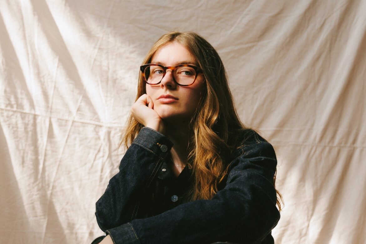 Philine Sonny Unleashes Raw Fury on “Outrun,” a Ferocious Alt-Rock Reckoning © Emil Gentes