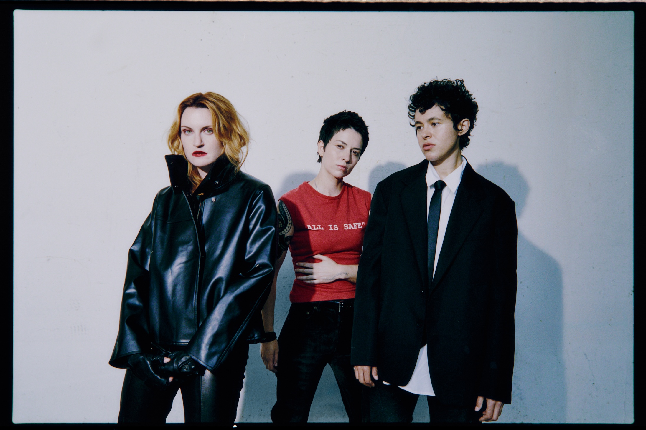 MUNA "Dancing on the Wall" © Dean Bradshaw