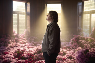 Lewis Capaldi "Stay Love" © Charlie Sarsfield
