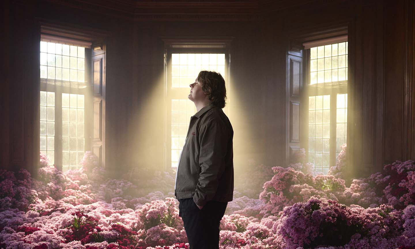 Lewis Capaldi "Stay Love" © Charlie Sarsfield
