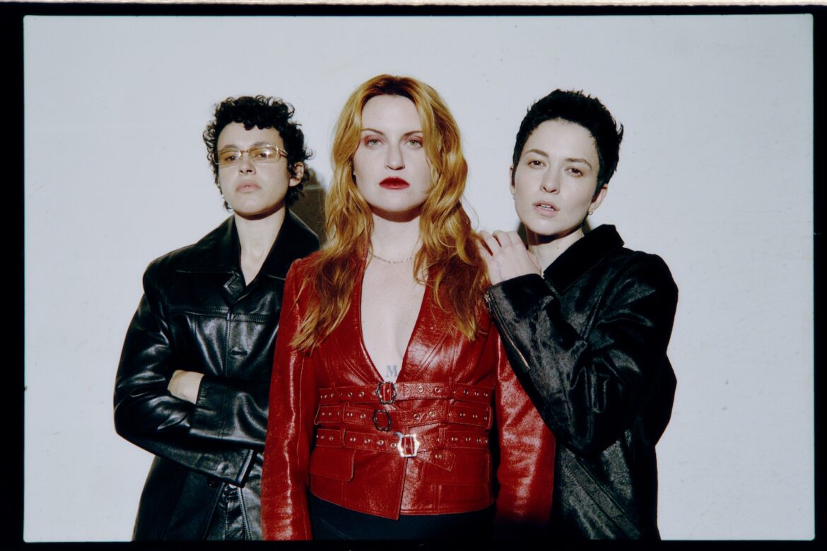 MUNA "Dancing on the Wall" © Dean Bradshaw