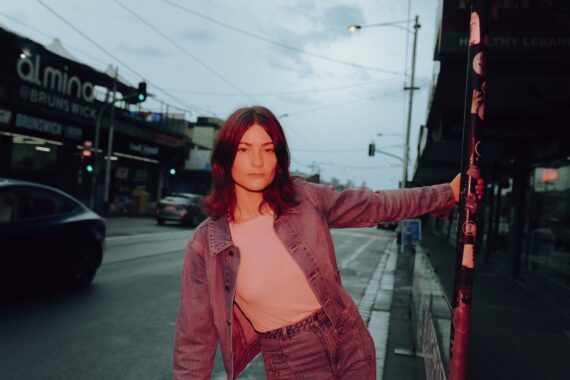 “Blood Ties” and Hard Truths: Rowena Wise Is Making Peace With the Mess of Being Human Through Smoldering, Unflinching Indie Folk Songs © Nick Mckk
