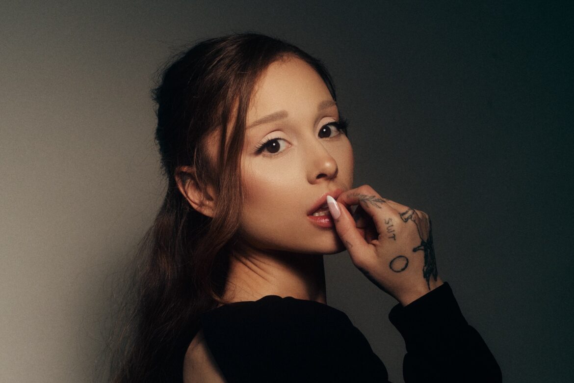 Ariana Grande "petal" © Katia Temkin