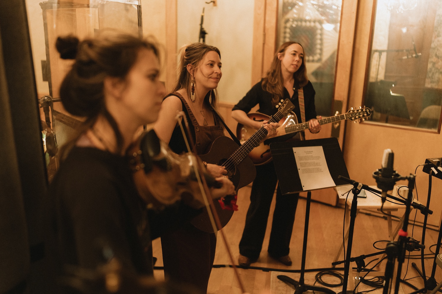 Brittany Haas, Lindsay Lou, and Sarah Jarosz © Sawyer Gieseke