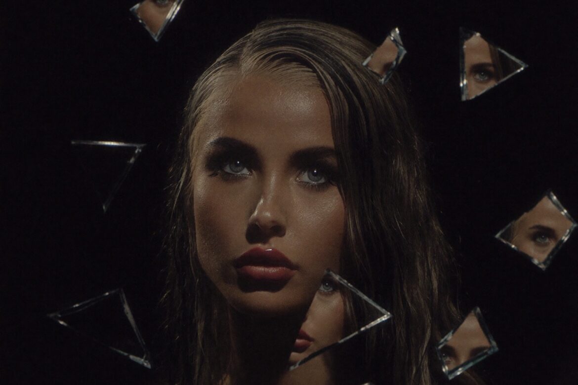 OLIWIA MOON "Lucid Dream"