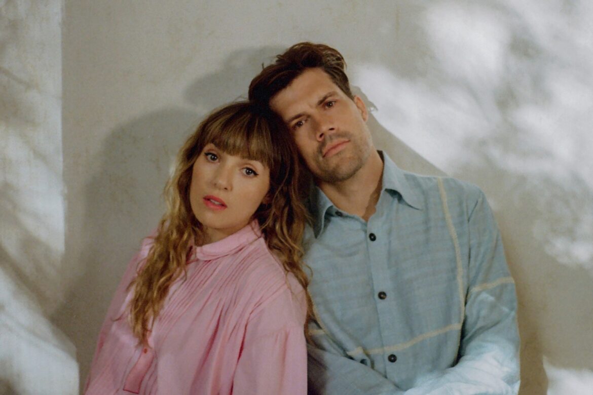 Oh Wonder "Mad World" © Charlotte Patmore